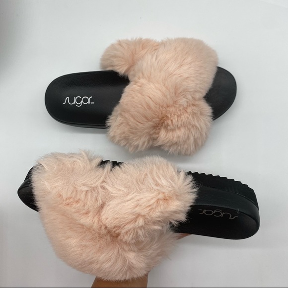 Sugar Shoes - SUGAR women’s platform cross cross faux fur beach day slides in q-blush size 11M